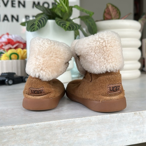 Toddler UGGS 🐻 - Picture 5 of 6